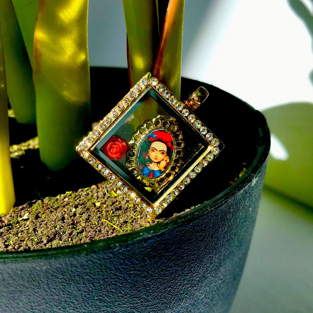 Gorgeous square gold plated pendant